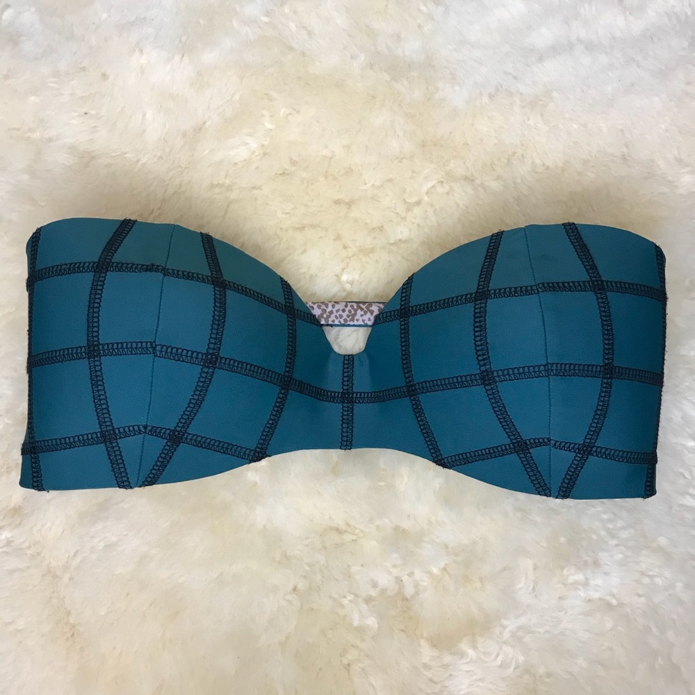 Reserved for @mkellogg86 Acacia Seaweed Coconuts